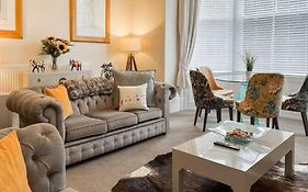Strathmore Apt Scarborough, Pool, Gym, Parking